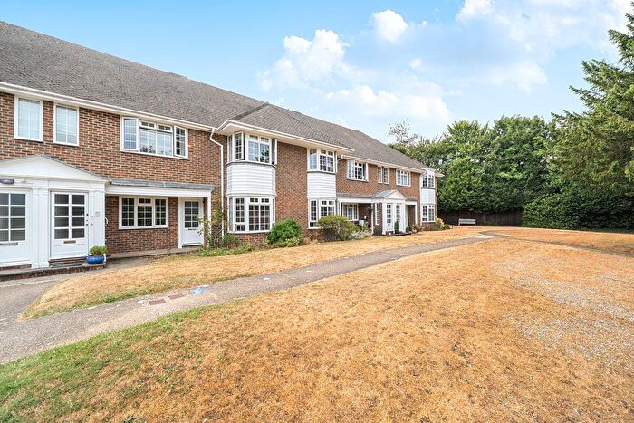 2 Bedroom Flat For Sale In Firgrove Court, Farnham, GU9