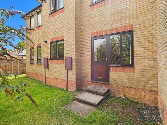 2 Bedroom Apartment For Sale In Yew Tree Court, Bury St. Edmunds, IP33
