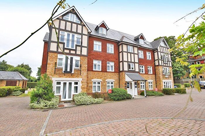 2 Bedroom Flat To Rent In Hazlitt Drive, Maidstone, ME16