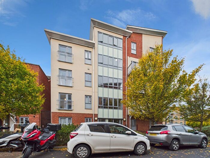 2 Bedroom Flat For Sale In Battle Square, Reading, RG30