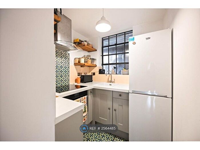 2 Bedroom Flat To Rent In Hillsborough Court, London, NW6