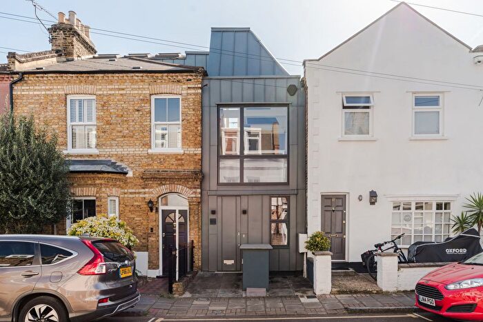 1 Bedroom Terraced House For Sale In Wadham Road, London, SW15