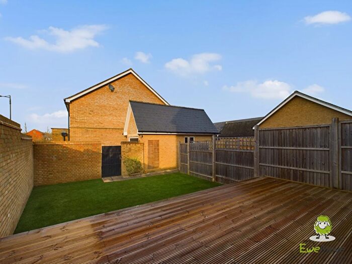 3 Bedroom Town House For Sale In Avington Way, Sherfield-On-Loddon, Hook, Hampshire, RG27