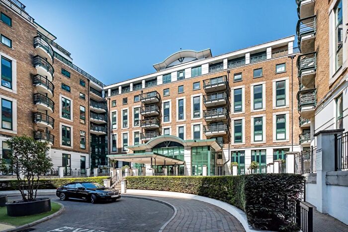 2 Bedroom Flat For Sale In Warwick Road, London, W14