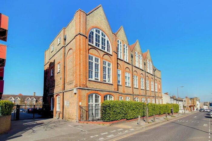 2 Bedroom Flat To Rent In Bloomfield Road, Woolwich, London, SE18