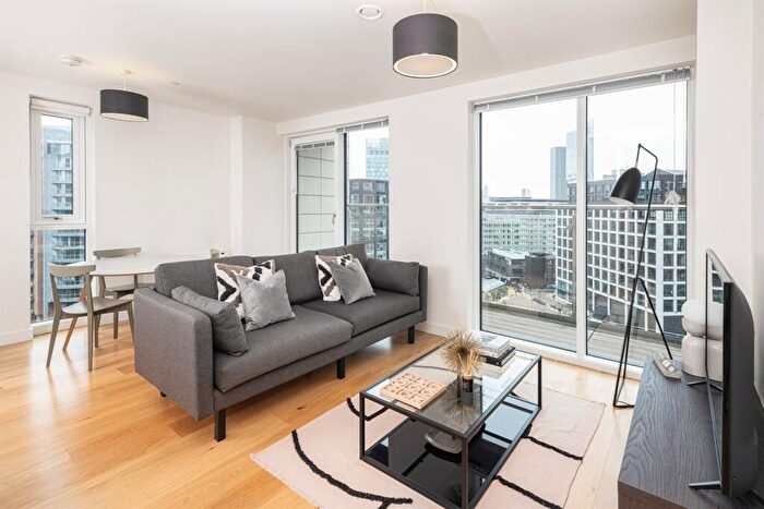 2 Bedroom Apartment To Rent In Slate Yard - Bed, M3