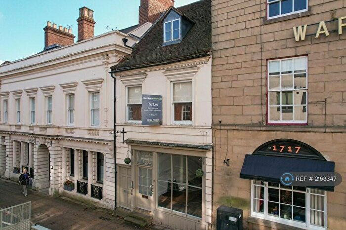 2 Bedroom Flat To Rent In High Street, Warwick, CV34