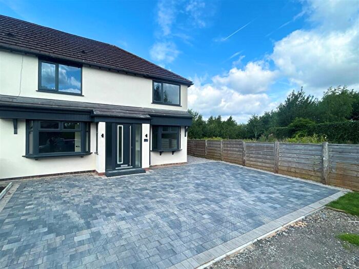 4 Bedroom Semi-Detached House For Sale In Wynfield Avenue, Wythenshawe, M22