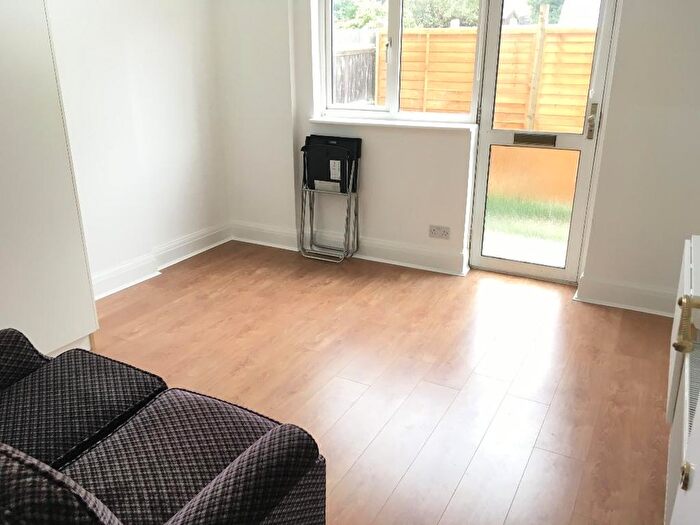 Studio To Rent In Near Greenford Tube Station Side Area, Greenford, UB6