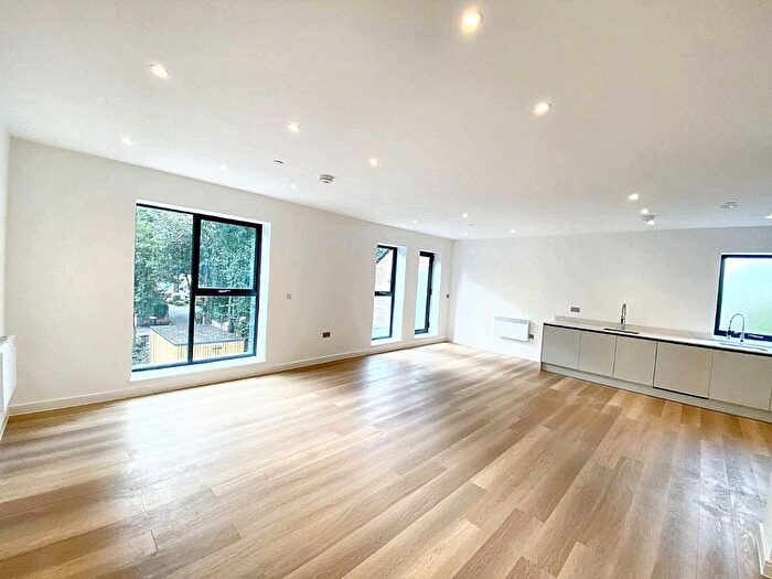 2 Bedroom Flat To Rent In Cavendish Road, Salford, M7