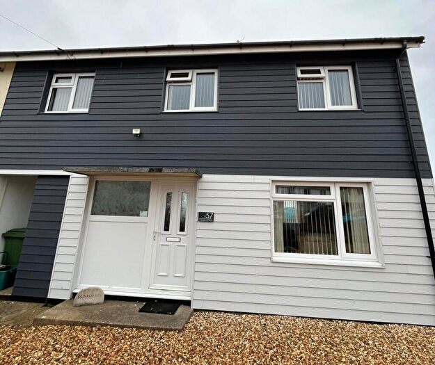 3 Bedroom End Of Terrace House To Rent In Grangecroft Road - Portland, DT5