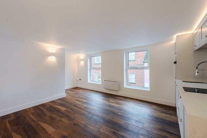 1 Bedroom Flat To Rent In High Street, Chesham, HP5