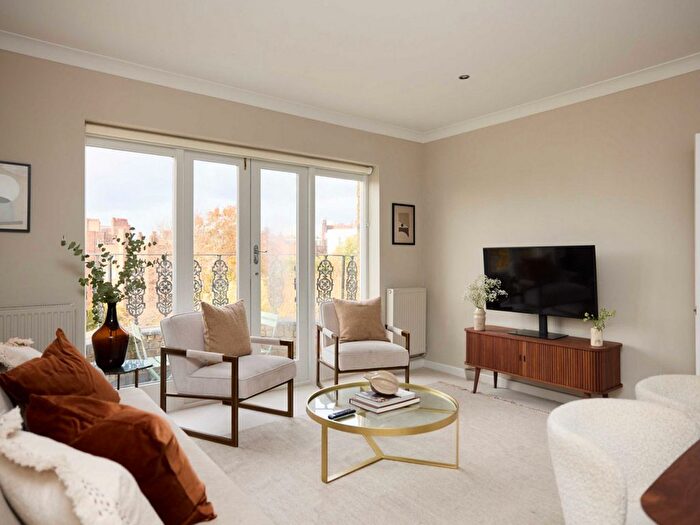 3 Bedroom Flat To Rent In Sutherland Avenue, London, W9