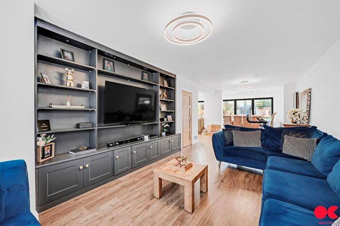 4 Bedroom Detached House For Sale In Squirrels Heath Lane, Hornchurch, RM11