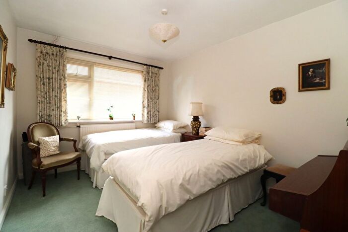 2 Bedroom Flat For Sale In Cooden Drive, Bexhill On Sea, TN39