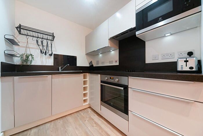 2 Bedroom Flat To Rent In Vicarage Rd, Croydon, CR0