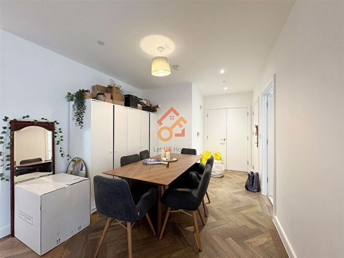 3 Bedroom Flat To Rent In Hodge House, Granville Road, London, NW6