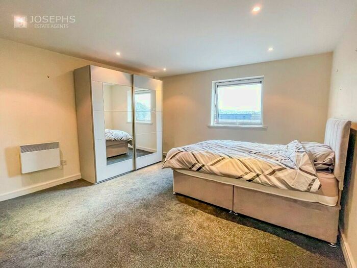 3 Bedroom Apartment To Rent In Marsden Road, Bolton, Greater Manchester, BL1