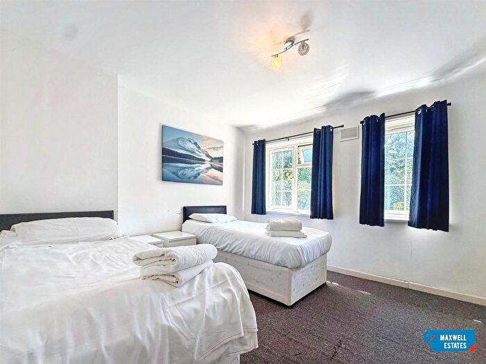 2 Bedroom Semi-detached House To Rent In Barnfield Road, Edgware, HA8