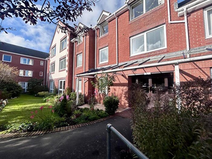 1 Bedroom Retirement Property For Sale In Crocker Street, Newport, PO30