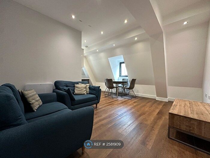 2 Bedroom Flat To Rent In Hanover Square, Leeds, LS3