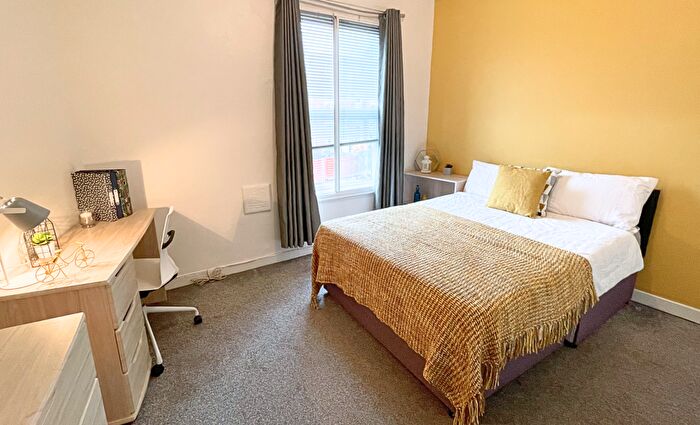 3 Bedroom House To Rent In Kirkstall Road, Leeds, LS4