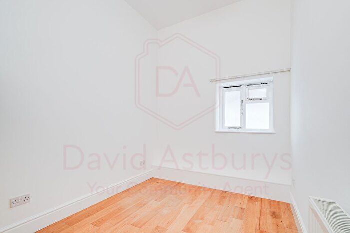 2 Bedroom Flat To Rent In Compayne Gardens, West Hampstead, London, NW6