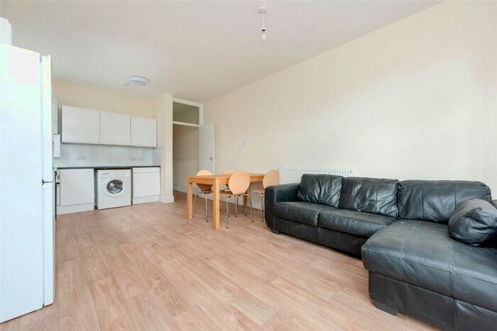 2 Bedroom Flat To Rent In Cholmondeley Avenue, London, NW10