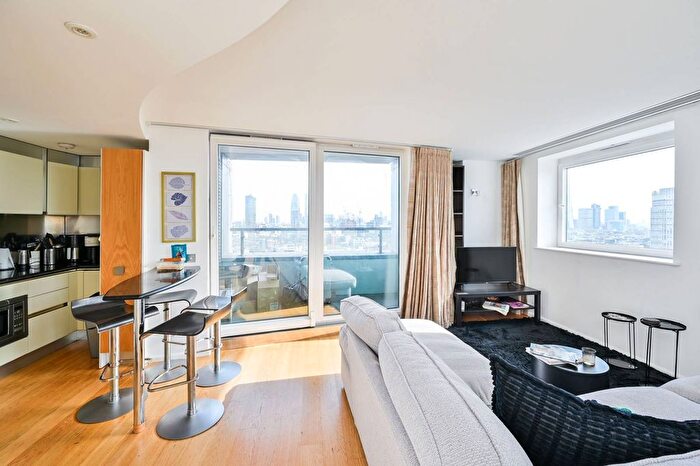 3 Bedroom Flat To Rent In Westminster Bridge Road, Waterloo, London, SE1