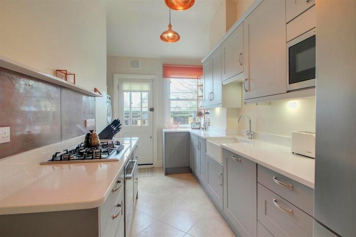 2 Bedroom Flat To Rent In Handen Road, Lee, London, SE12