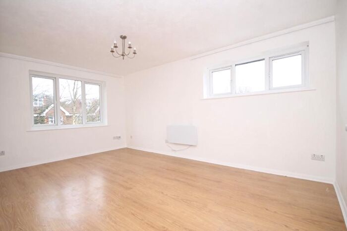 1 Bedroom Flat For Sale In Church Road, Bookham, KT23