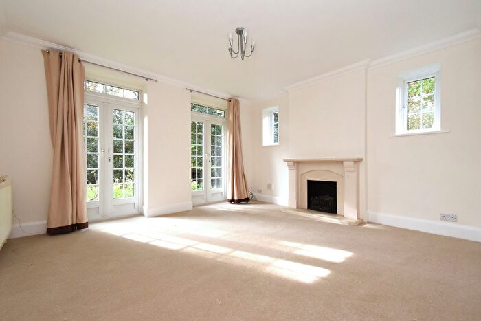 3 Bedroom Flat To Rent In High Street, Chislehurst, BR7