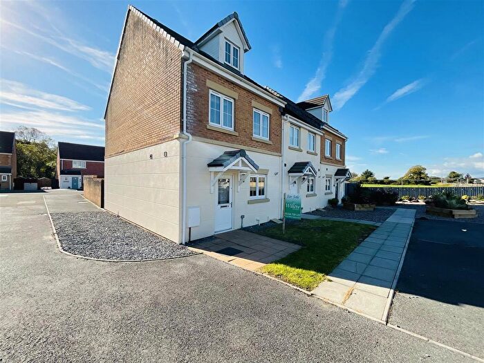 4 Bedroom Town House For Sale In Cwrt Lando, Pembrey, Burry Port, SA16