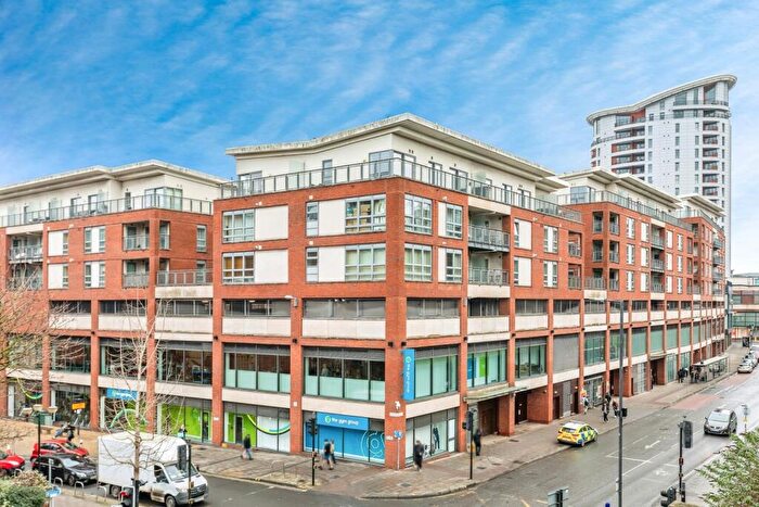 2 Bedroom Flat For Sale In Broad Weir, Bristol, BS1