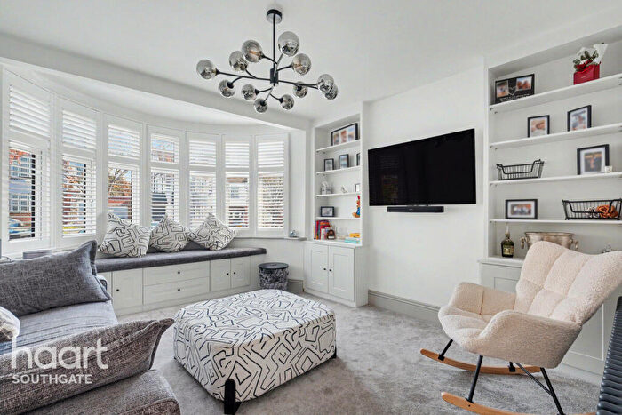 3 Bedroom Semi Detached House For Sale In South Lodge Drive, London, N14