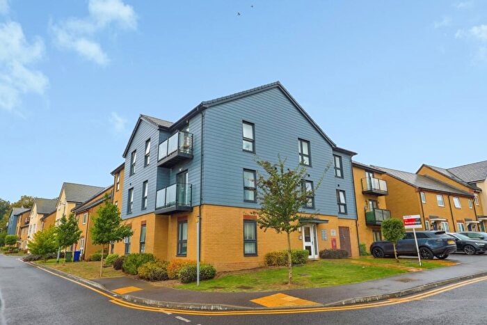 2 Bedroom Flat For Sale In Lywood Drive, Sittingbourne, Kent, ME10