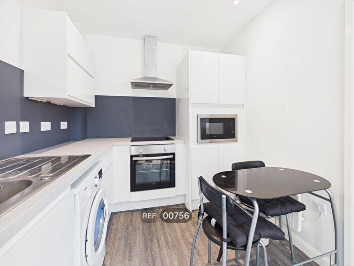 1 Bedroom Flat To Rent In Centre Court, Paragon Street, HU1