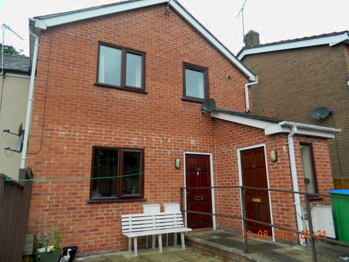 2 Bedroom Flat To Rent In Casson Gate, Rochdale, Lancashire, OL12