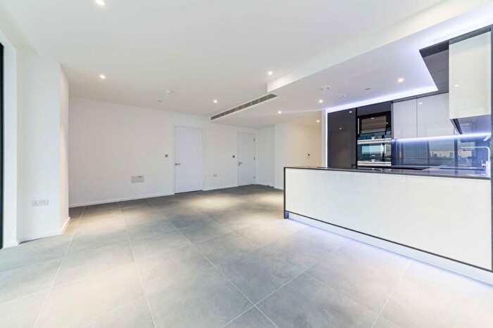 3 Bedroom Flat To Rent In Dollar Bay Place, Canary Wharf, E14
