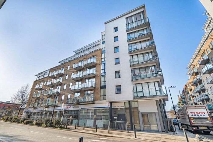2 Bedroom Flat To Rent In Caspian Wharf, Bow, London, E3