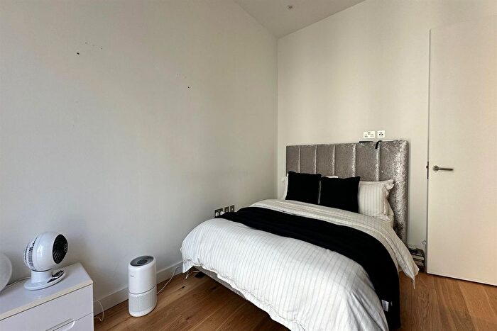1 Bedroom Flat For Sale In Esther Anne Place, Islington Square, Angel, Islington, London, N1