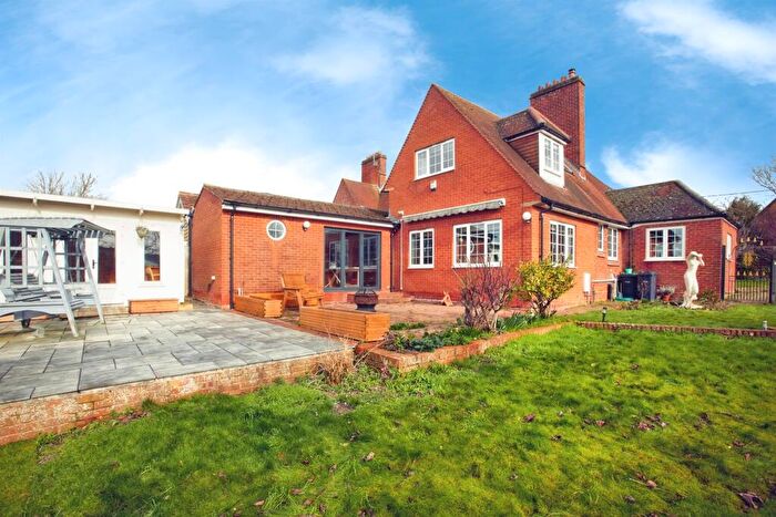 4 Bedroom Character Property For Sale In Holders Road, Amesbury, Salisbury, SP4