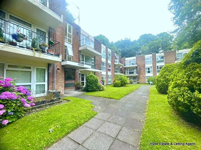 2 Bedroom Flat To Rent In Bury Old Road, Salford, M7