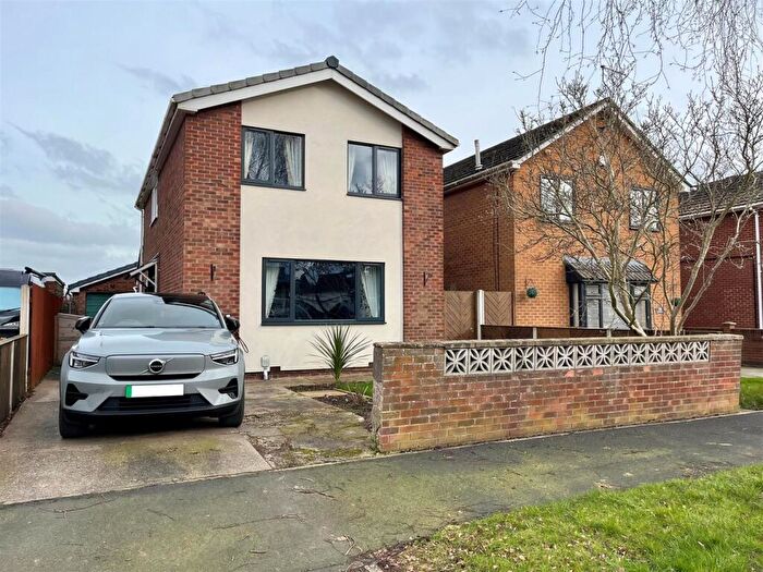 3 Bedroom Detached House For Sale In Standidge Drive, Hull, HU8