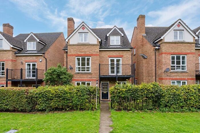 5 Bedroom Detached House To Rent In Chambers Walk, Stanmore, HA7