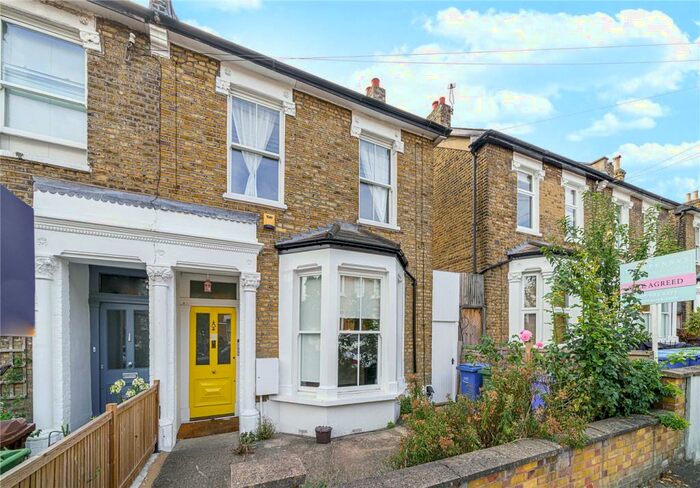 3 Bedroom Apartment To Rent In Crystal Palace Road, East Dulwich, London, SE22