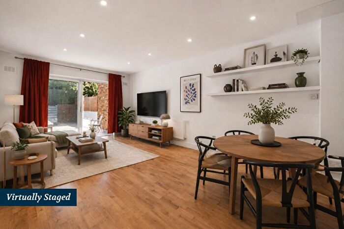 2 Bedroom Flat For Sale In Chatsworth Road, Mapesbury, NW2