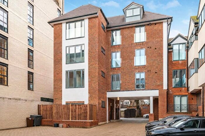 1 Bedroom Apartment To Rent In West Byfleet, Surrey, KT14