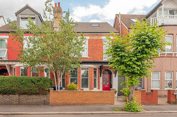 7 Bedroom Semi-Detached House For Sale In Elm Grove, Cricklewood, London, NW2