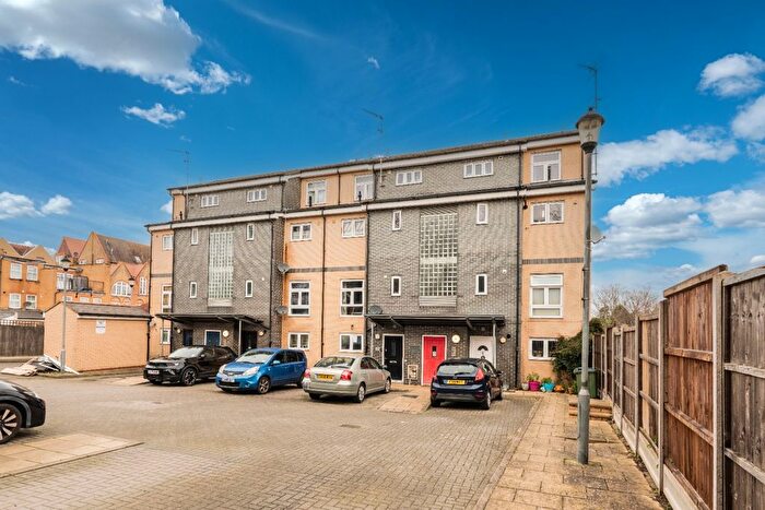 3 Bedroom Maisonette For Sale In De Havilland Drive, London, Greater London, SE18